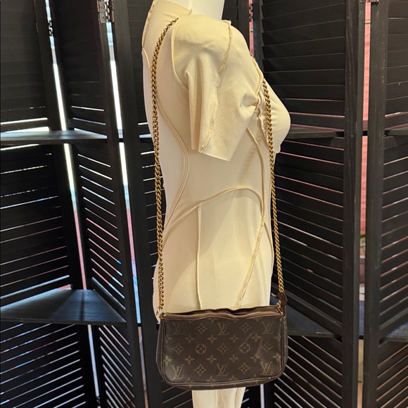 Louis Vuitton Brown Monogram Pouch authentic - Picture 3 of 16